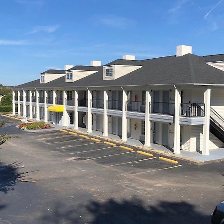 Super 8 By Wyndham Orangeburg North Motel Екстериор снимка