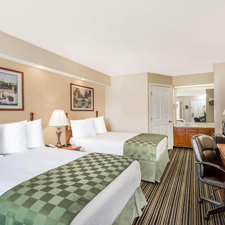 Super 8 By Wyndham Orangeburg North Motel Екстериор снимка