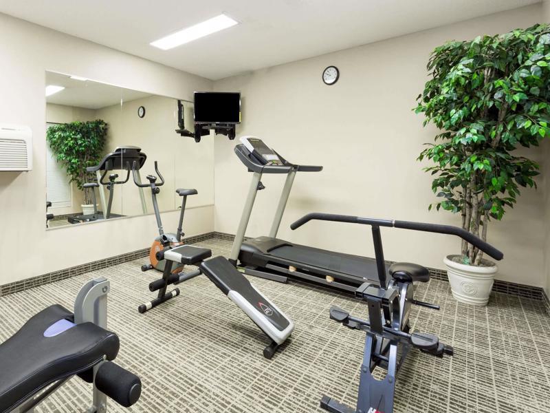 Super 8 By Wyndham Orangeburg North Motel Екстериор снимка