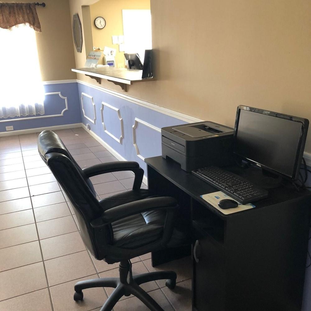 Super 8 By Wyndham Orangeburg North Motel Екстериор снимка