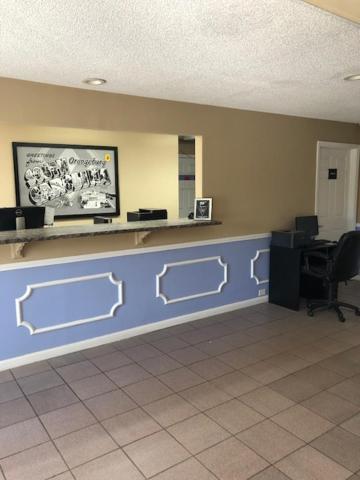 Super 8 By Wyndham Orangeburg North Motel Екстериор снимка