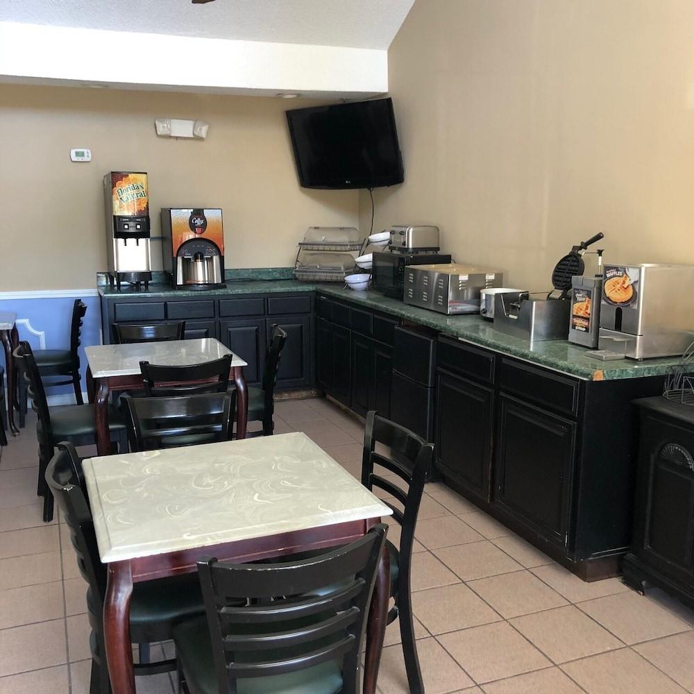 Super 8 By Wyndham Orangeburg North Motel Екстериор снимка