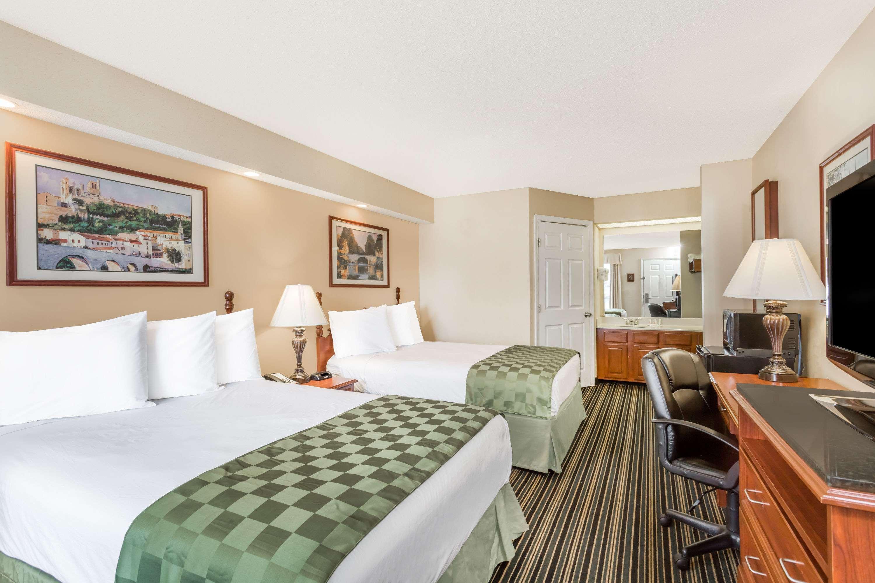 Super 8 By Wyndham Orangeburg North Motel Екстериор снимка