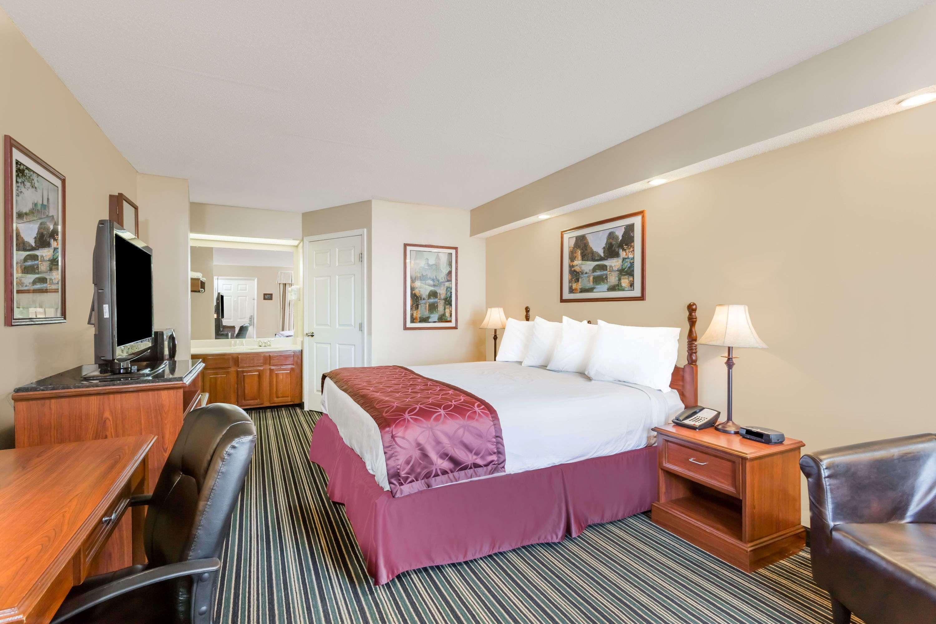 Super 8 By Wyndham Orangeburg North Motel Екстериор снимка