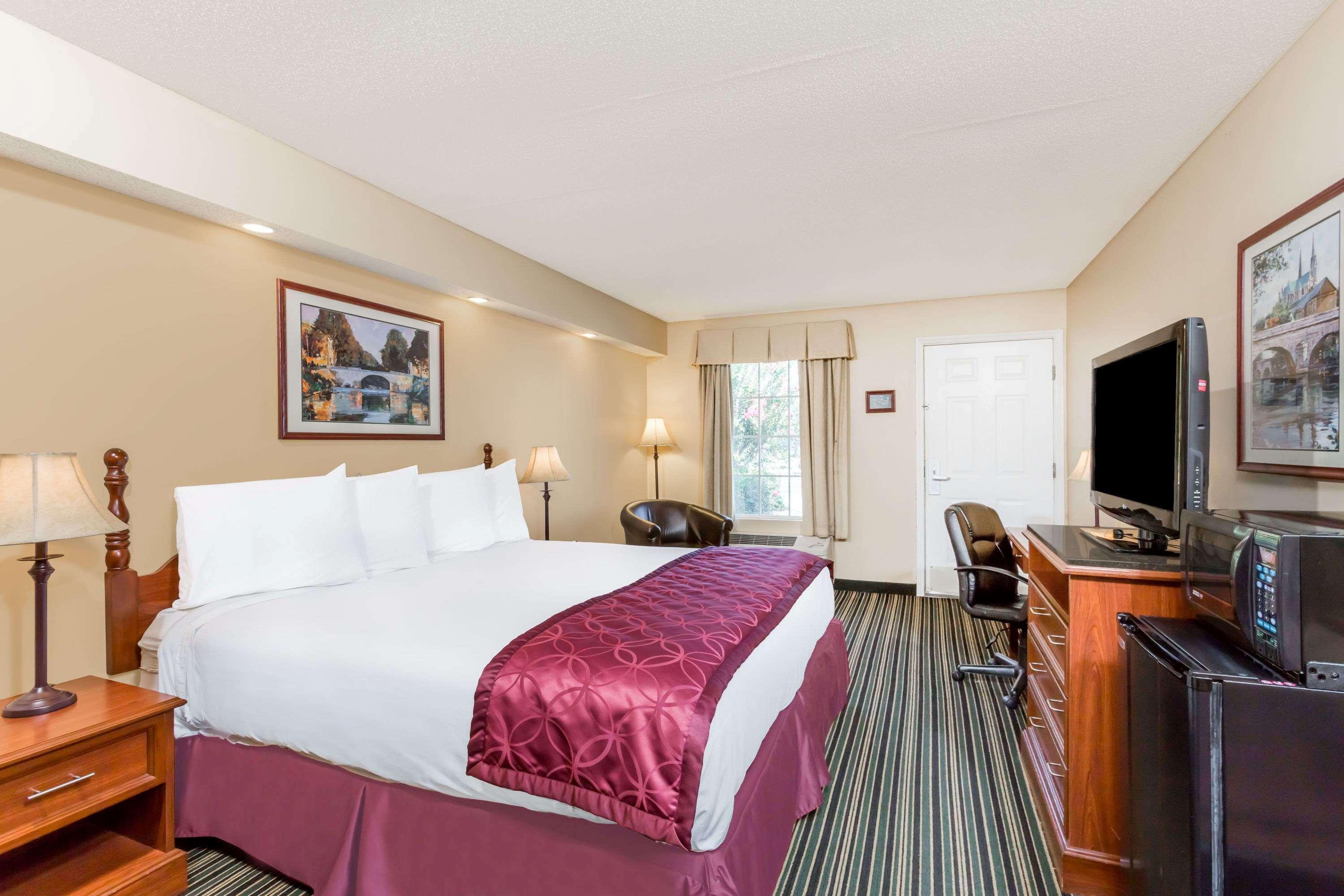 Super 8 By Wyndham Orangeburg North Motel Екстериор снимка