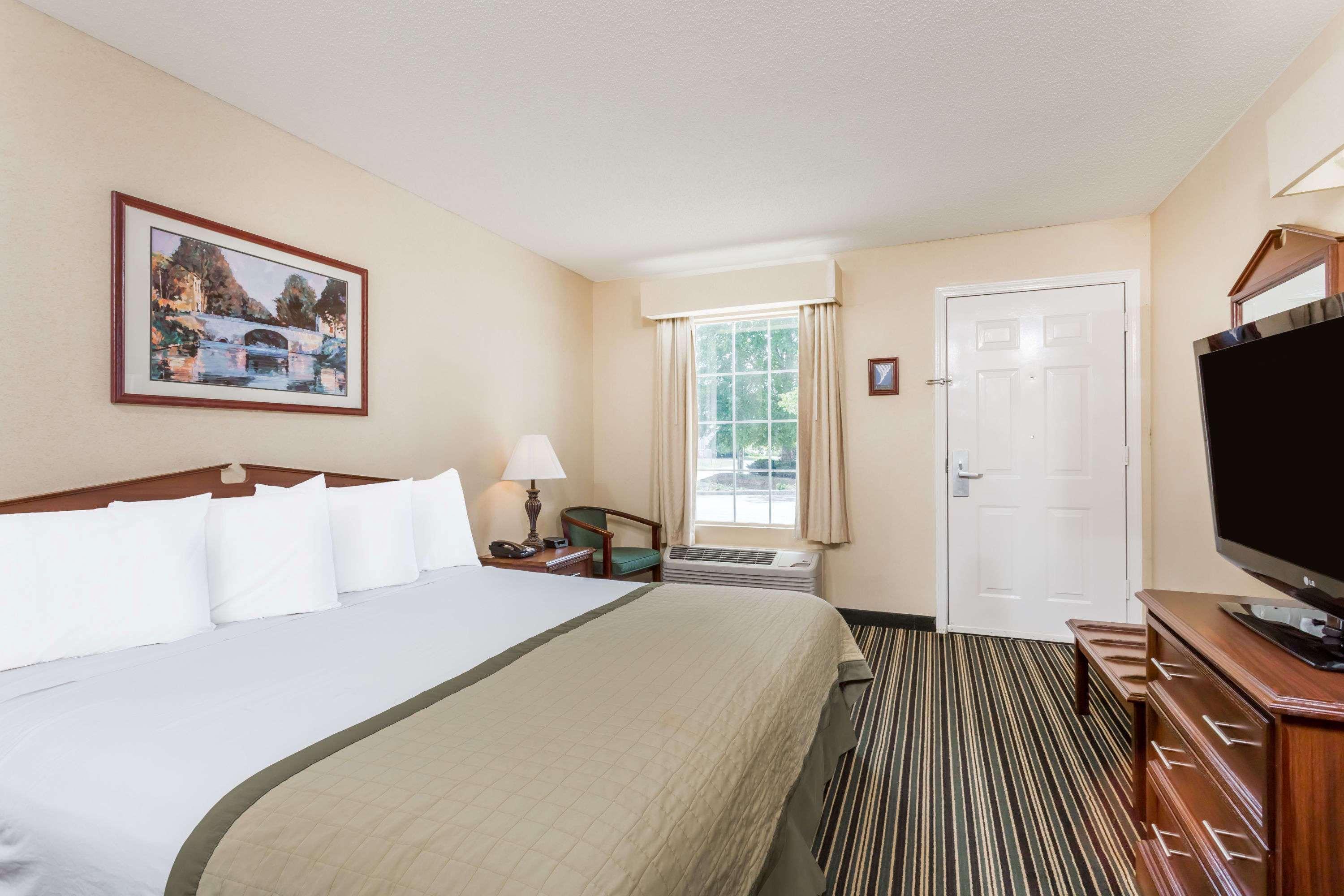 Super 8 By Wyndham Orangeburg North Motel Екстериор снимка