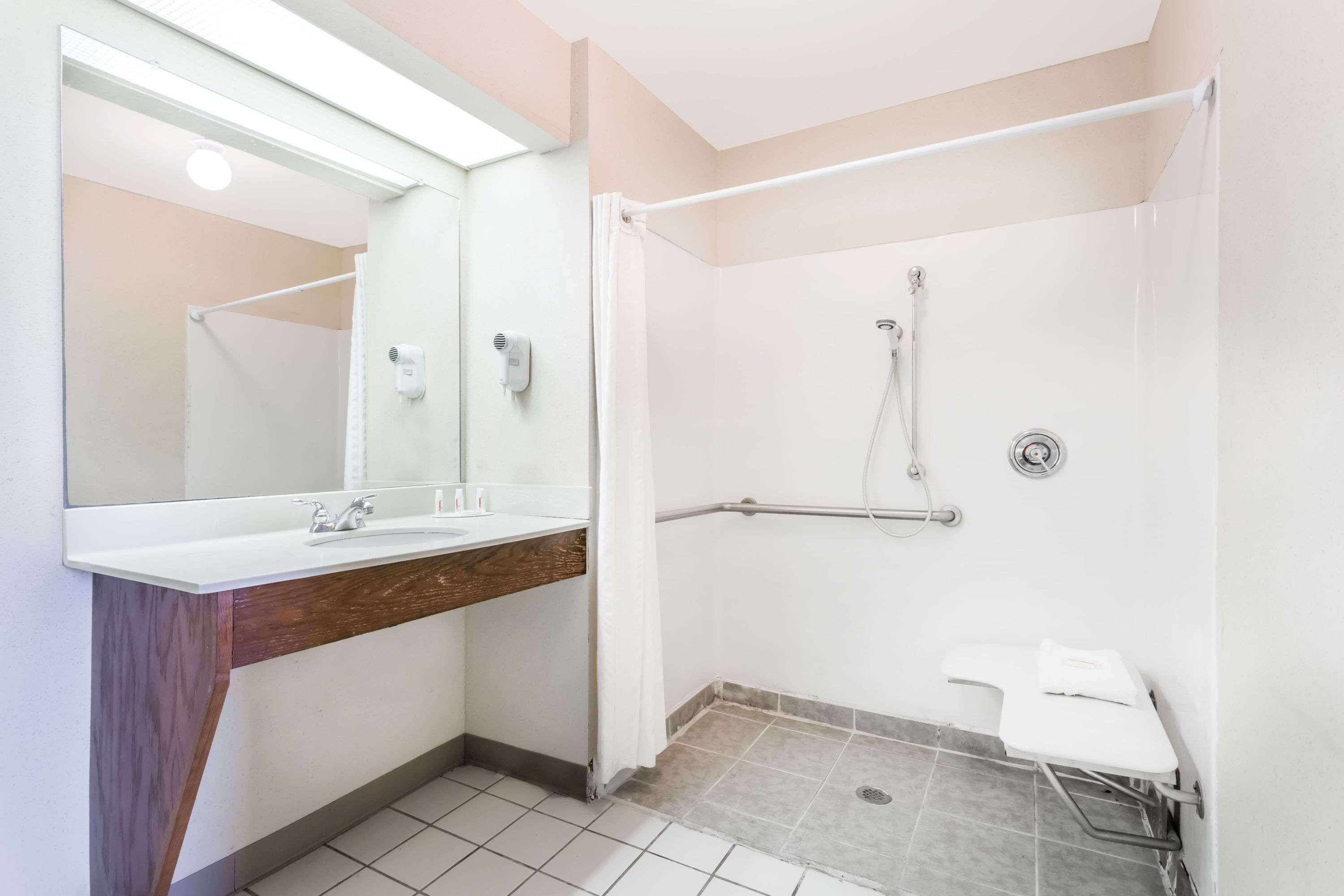 Super 8 By Wyndham Orangeburg North Motel Екстериор снимка