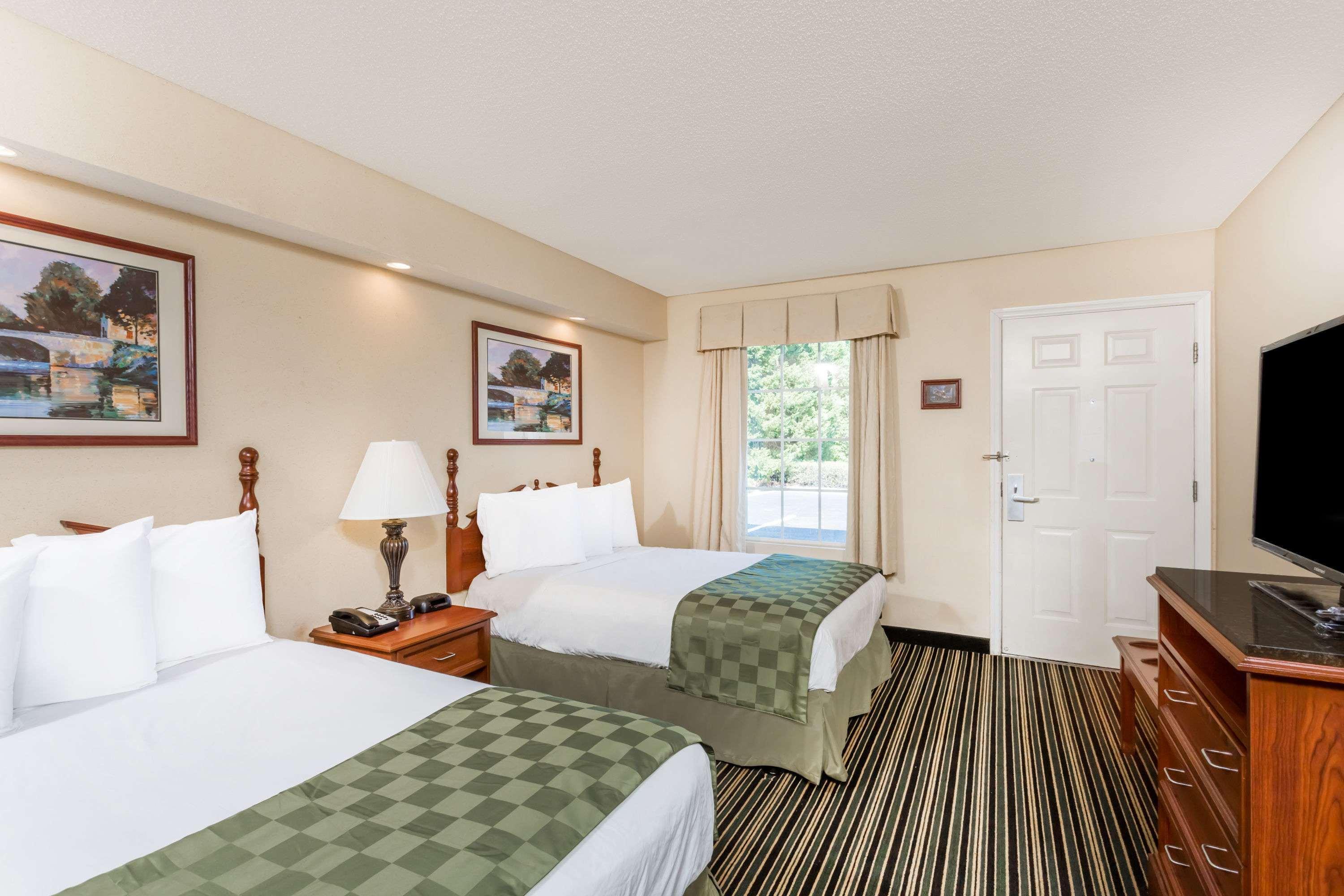 Super 8 By Wyndham Orangeburg North Motel Екстериор снимка