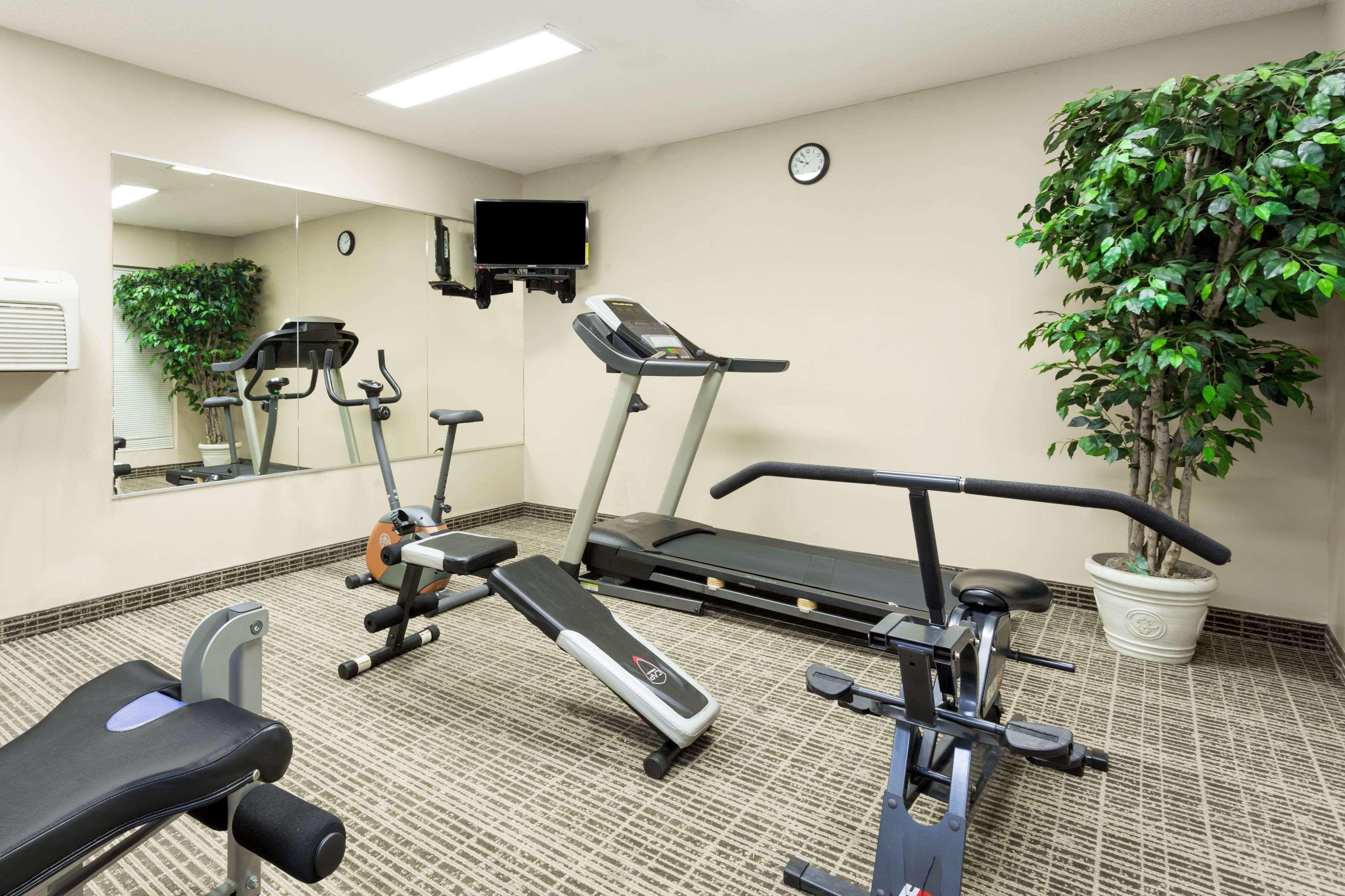 Super 8 By Wyndham Orangeburg North Motel Екстериор снимка